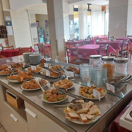 Hotel Villa Aurora Bellaria-Igea Marina Bagian luar foto