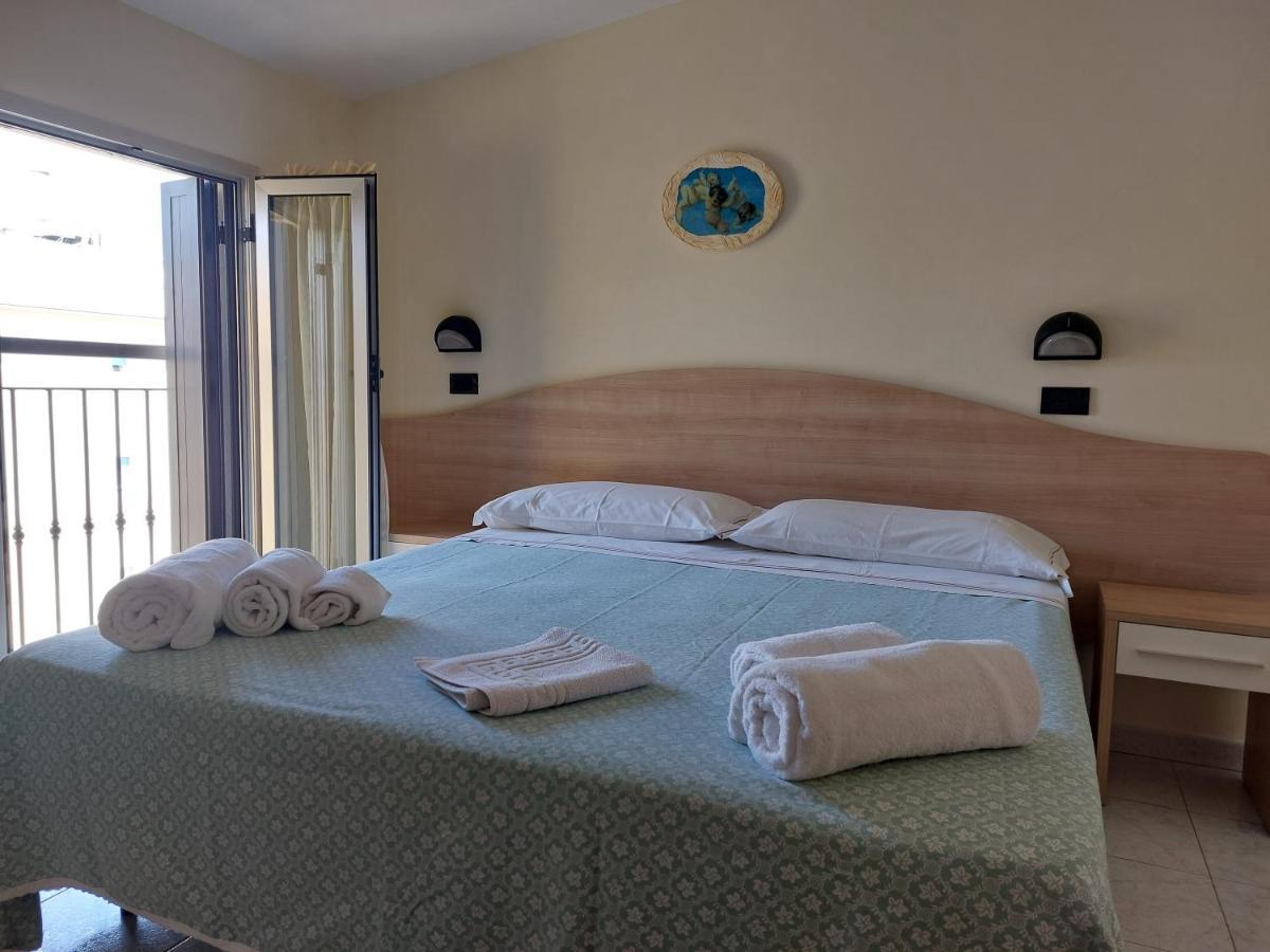 Hotel Villa Aurora Bellaria-Igea Marina Bagian luar foto