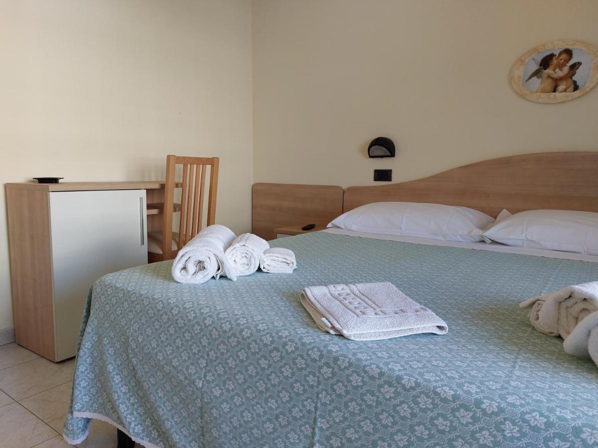 Hotel Villa Aurora Bellaria-Igea Marina Bagian luar foto