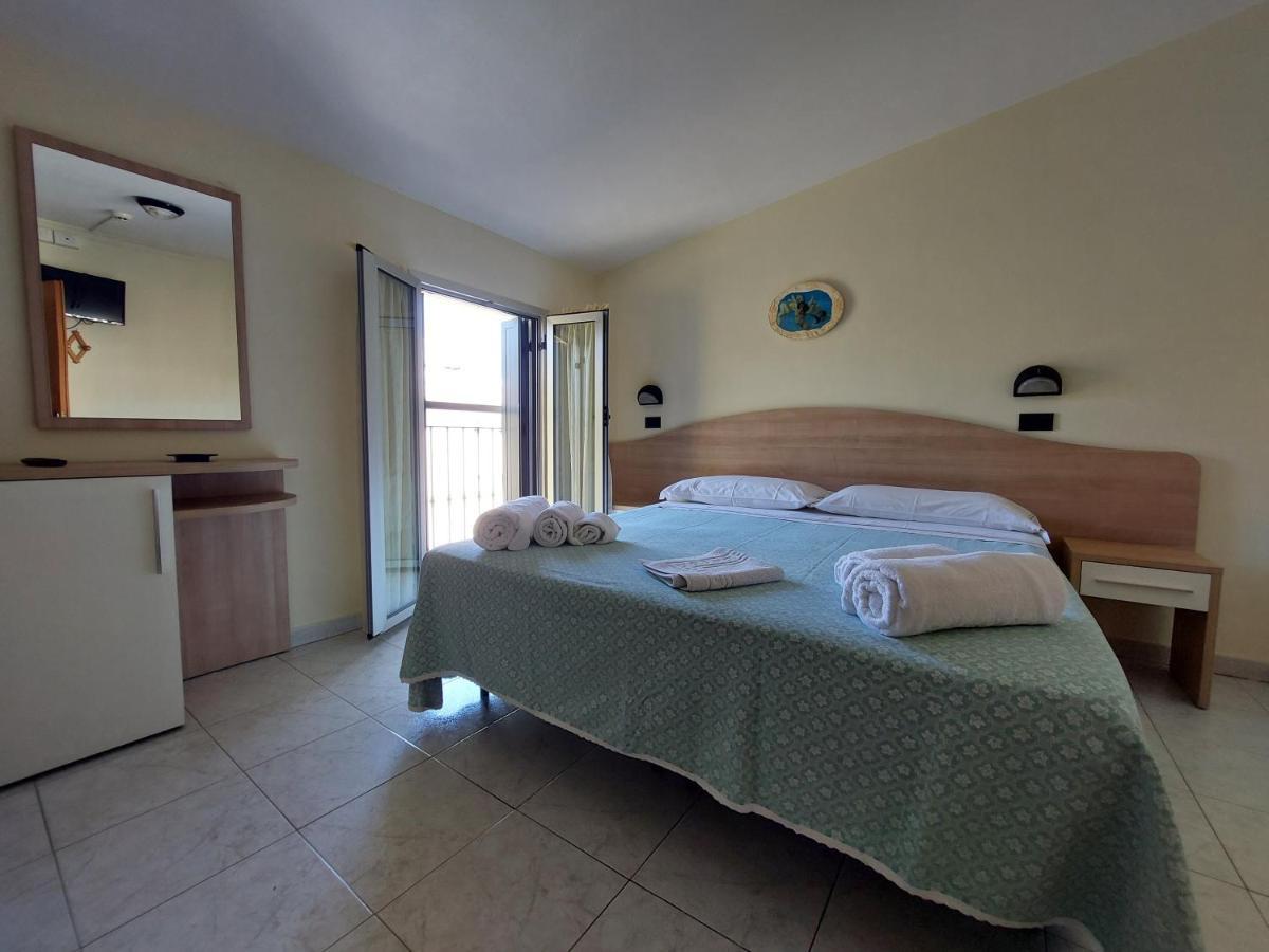 Hotel Villa Aurora Bellaria-Igea Marina Bagian luar foto