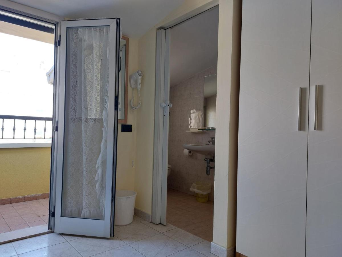 Hotel Villa Aurora Bellaria-Igea Marina Bagian luar foto