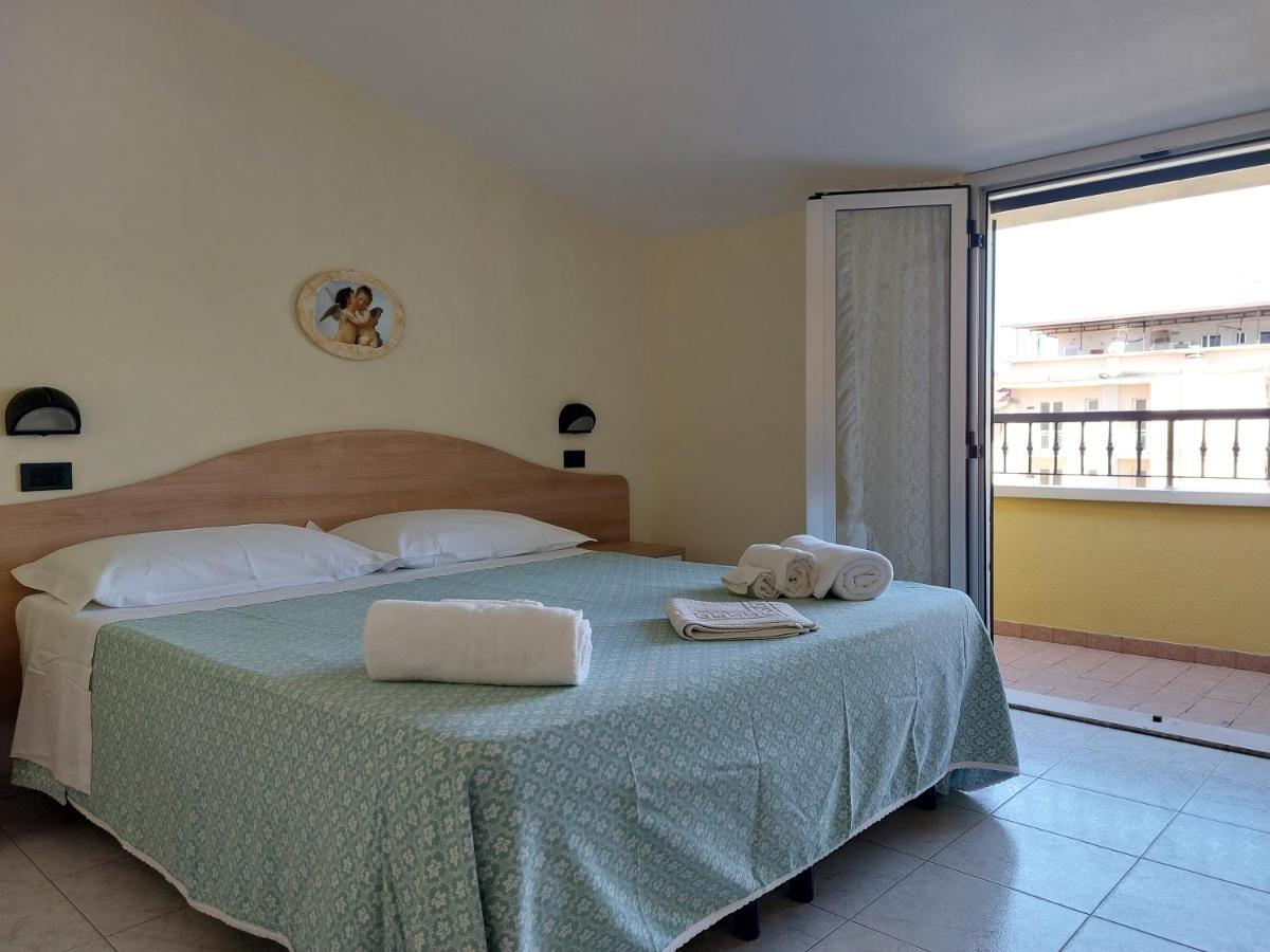 Hotel Villa Aurora Bellaria-Igea Marina Bagian luar foto