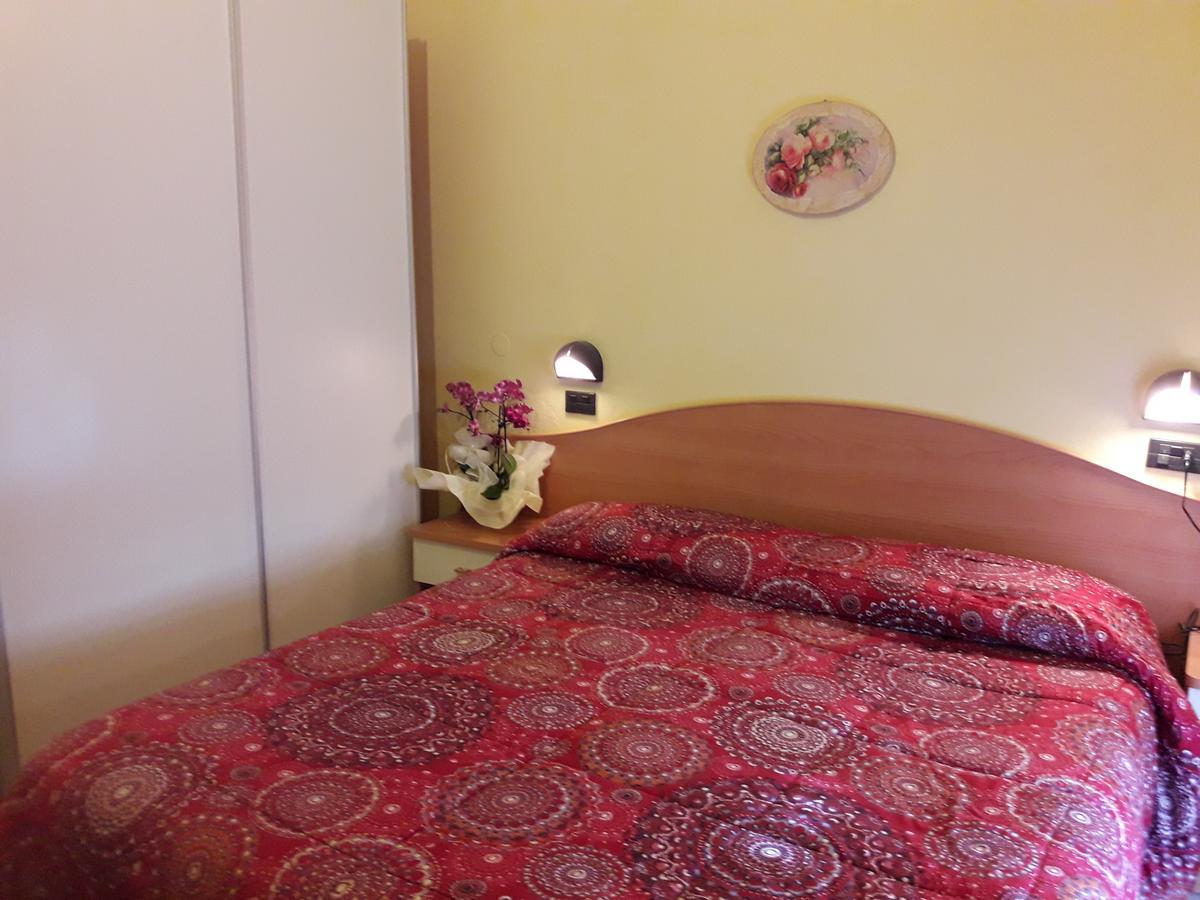 Hotel Villa Aurora Bellaria-Igea Marina Bagian luar foto