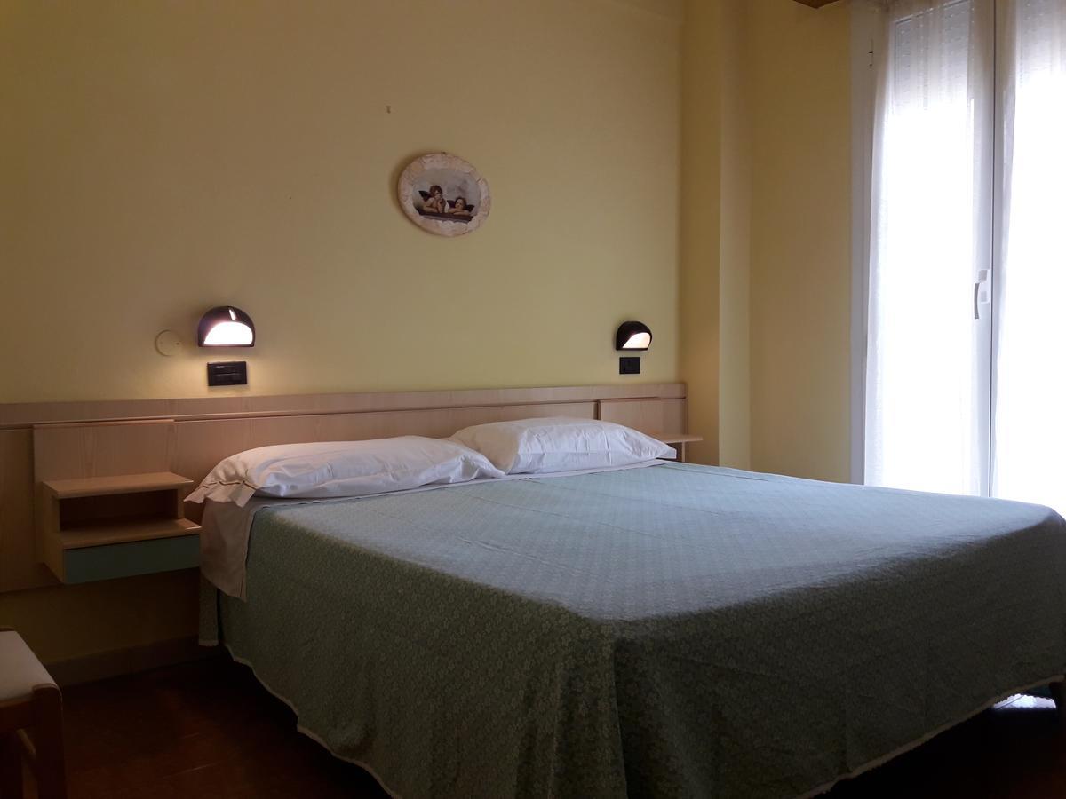 Hotel Villa Aurora Bellaria-Igea Marina Bagian luar foto
