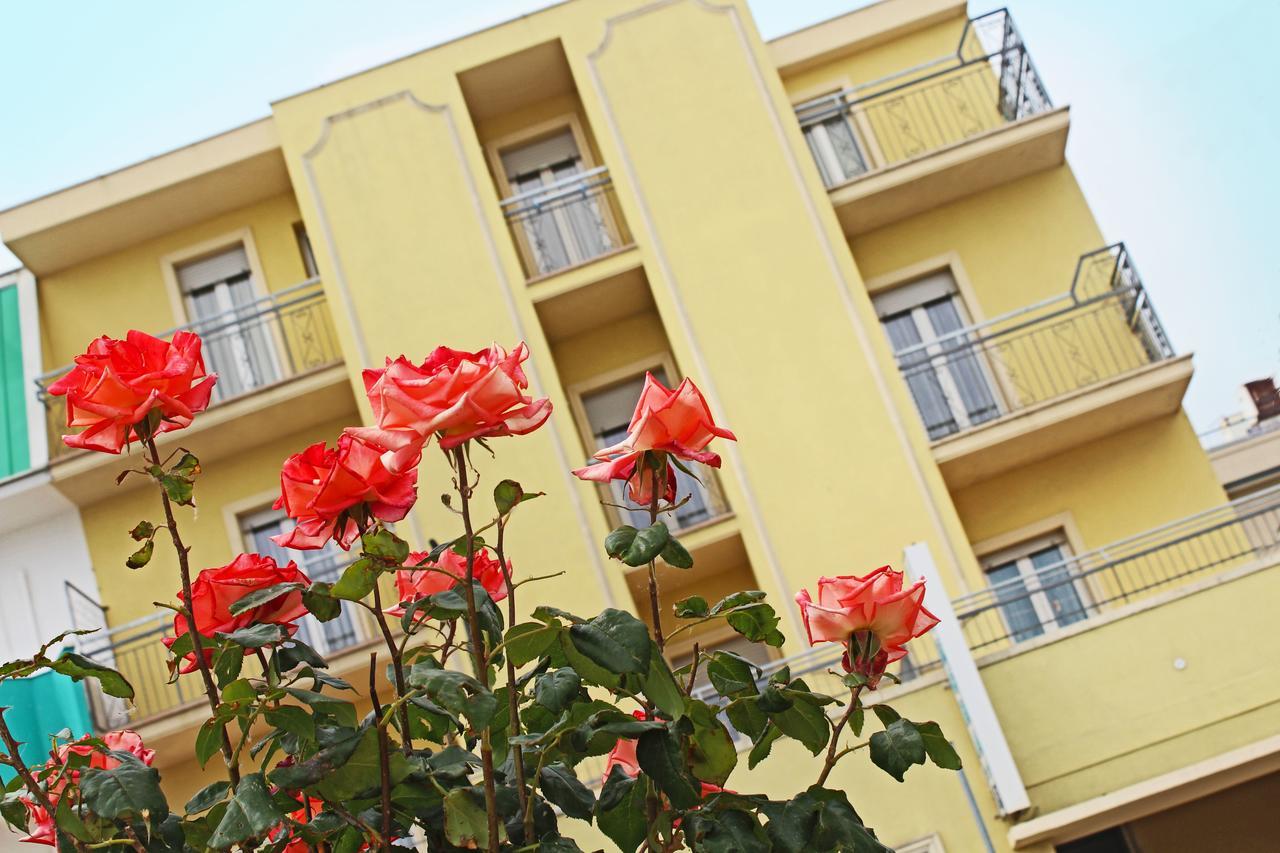Hotel Villa Aurora Bellaria-Igea Marina Bagian luar foto