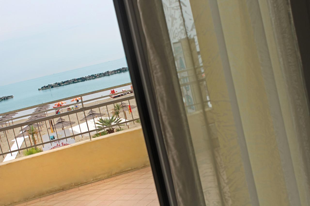 Hotel Villa Aurora Bellaria-Igea Marina Bagian luar foto