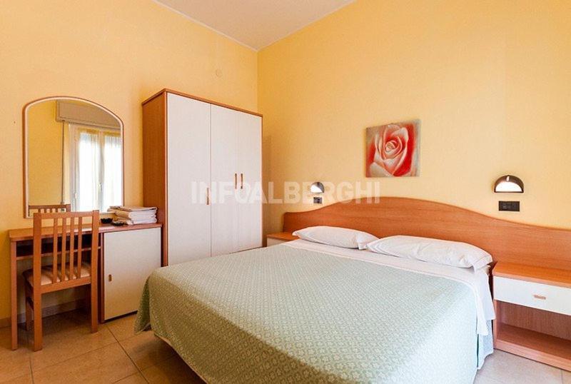Hotel Villa Aurora Bellaria-Igea Marina Bagian luar foto