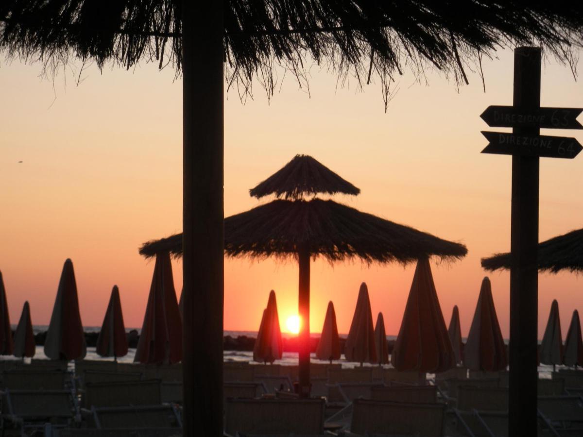 Hotel Villa Aurora Bellaria-Igea Marina Bagian luar foto